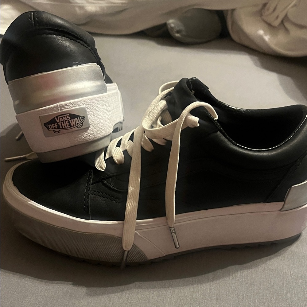 Vans Women's Black and White Low-Top platform Sneakers
